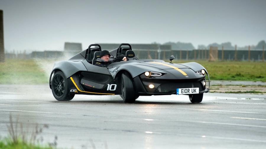  Zenos E10 R 2015 года  (фото 13 из 18)